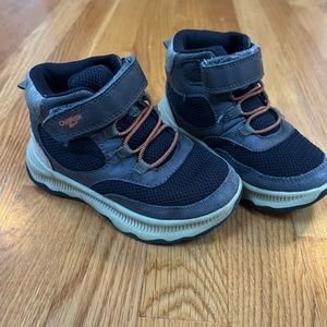 OshKosh boots toddler size 9